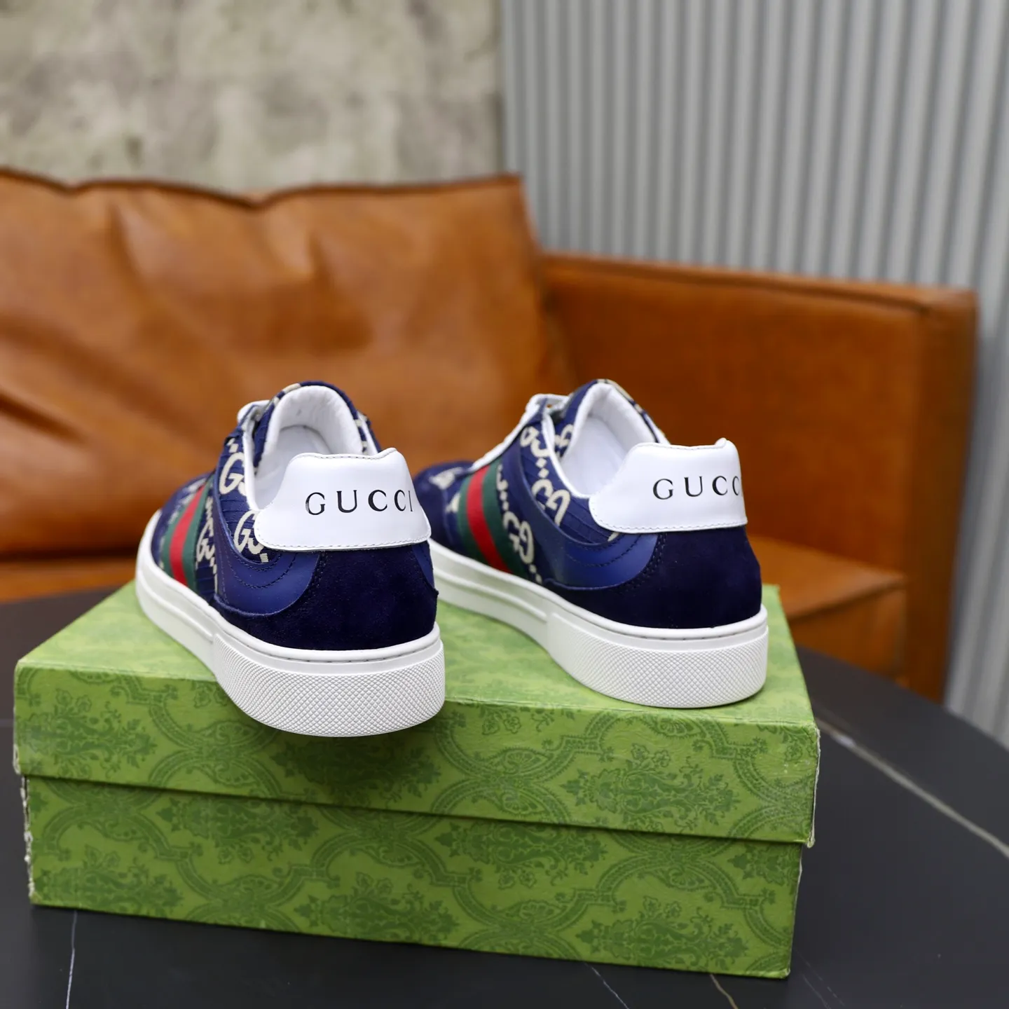 Ex-factory price: 440💰🙅‍♂️🙅‍♂️🙅‍♂️ Brand: GUCCI Standard code: 38-44 (45 customized) Grade: Same as the official website Material: Original material splicing Comfortable and breathable lining Lightweight and wear-resistant sports outsole Style category: Men's fashionable casual shoes Running sneakers Distinguished luxury brand elements Top luxury Color: actual picture color